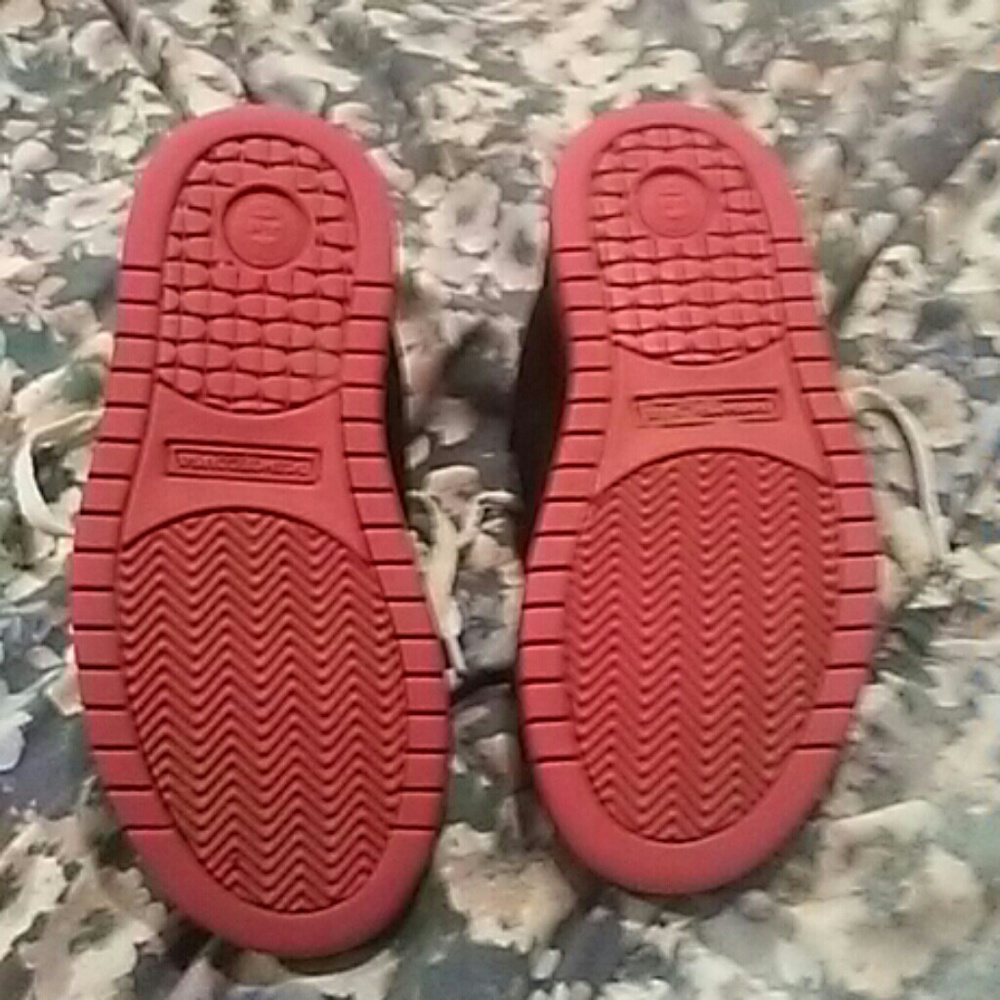 Shoe - Picture 2 of 2